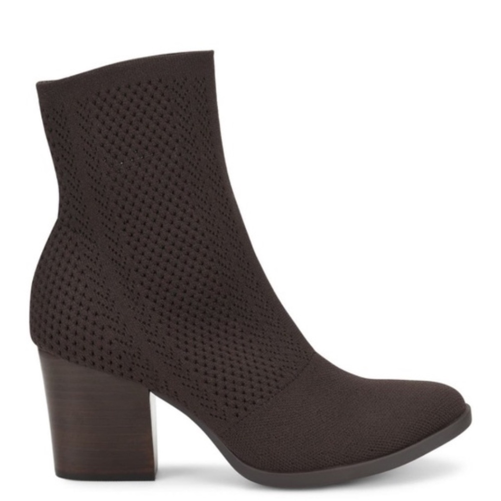 BORN Meggs Brown Sock Fabric Booties Pull On Block Heel